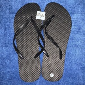NWT Unisex black flip flops, Size 11